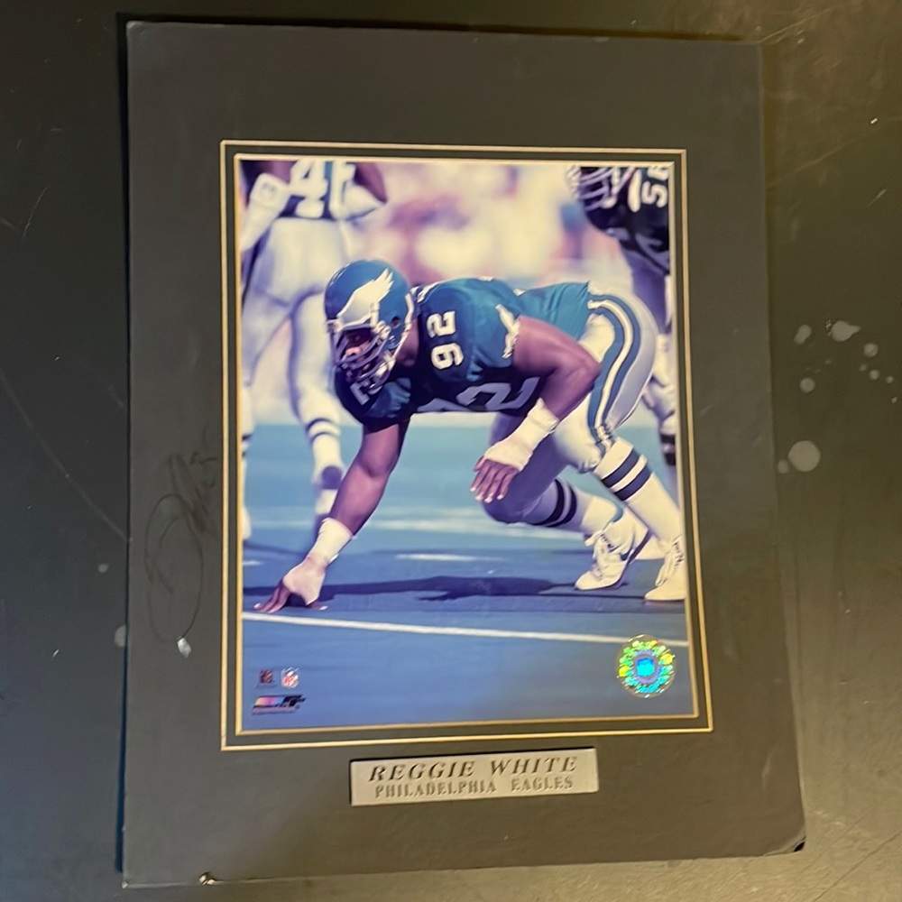 Matted Souvenir photo of the Philadelphia Eagles great Reggie White.